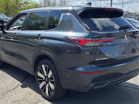 Used 2025 Mitsubishi Outlander AWD image 4