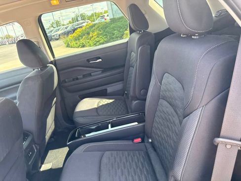 Used 2022 Nissan Pathfinder SV w/ SV Premium Package AWD/4WD image 29