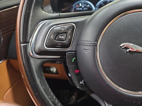 Used 2014 Jaguar XJ L Portfolio RWD image 16
