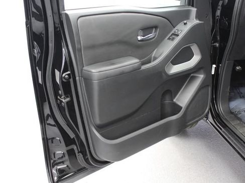 Used 2023 Nissan Frontier SV w/ Technology Package RWD image 14