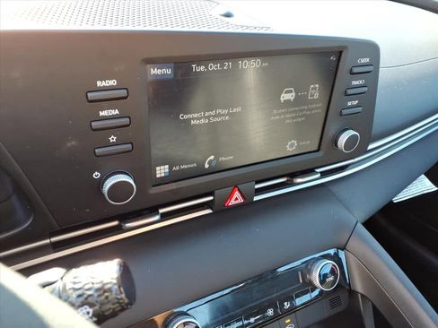 Used 2023 Hyundai Elantra SEL image 21