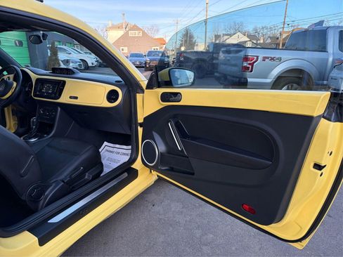 Used 2013 Volkswagen Beetle TDI image 20