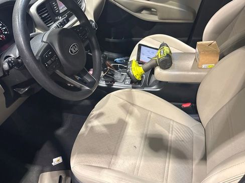 Used 2016 Kia Sorento FWD image 3