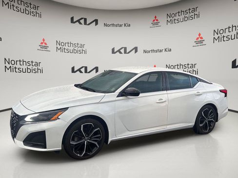 Used 2023 Nissan Altima 2.5 SR FWD image 1