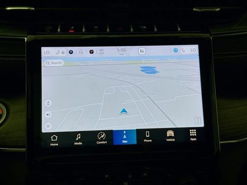 Used 2024 Jeep Grand Cherokee Overland w/ Luxury Tech Group IV image 13