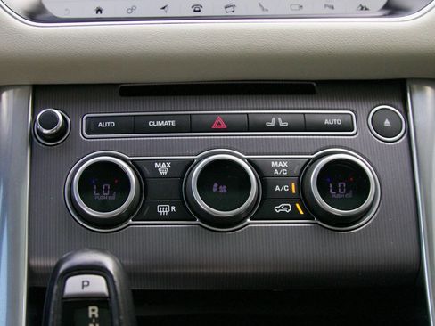 Used 2017 Land Rover Range Rover Sport HSE image 9