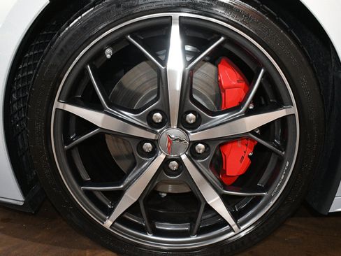 Used 2022 Chevrolet Corvette Stingray Convertible w/ Z51 Performance Package RWD image 65