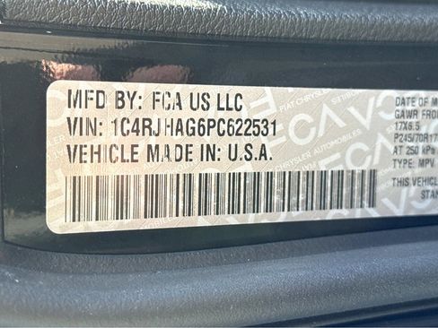 Used 2023 Jeep Grand Cherokee Laredo image 25