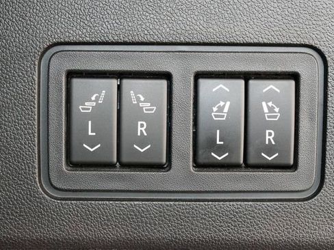 Used 2023 Cadillac XT6 Sport w/ Technology Package AWD/4WD image 16