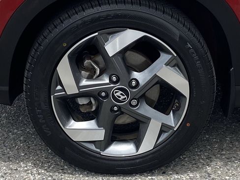 Used 2023 Hyundai Venue Limited FWD image 8
