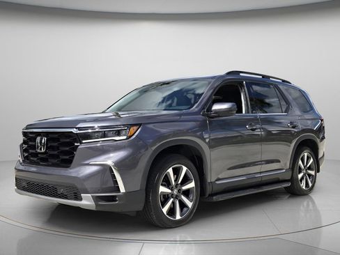 Certified 2024 Honda Pilot Touring image 9