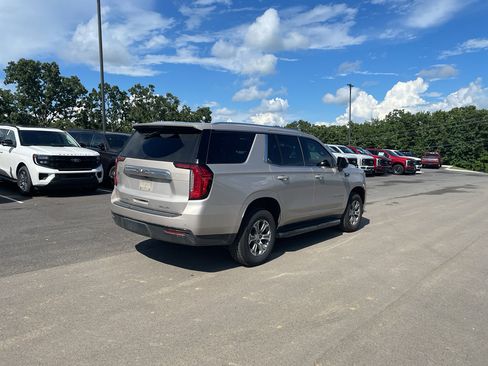Used 2023 GMC Yukon SLE RWD image 3