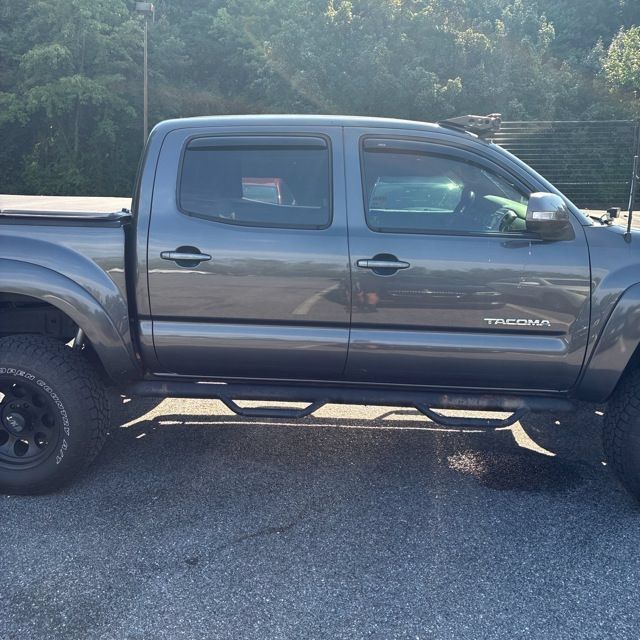 Used 2013 Toyota Tacoma 4x4 Double Cab w/ TRD Sport Pkg image 4
