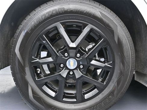 Used 2023 Chevrolet Equinox LT w/ LPO, Floor Liner Package image 9