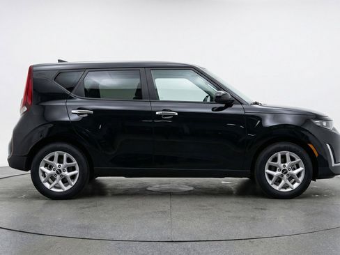 Used 2025 Kia Soul LX w/ LX Technology Package FWD image 11