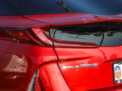 Used 2018 Toyota Prius Prime Premium image 9