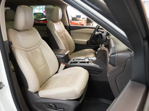 Used 2020 Ford Explorer Platinum w/ Premium Technology Package image 35