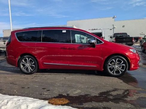 New 2026 Chrysler Pacifica Select FWD image 2