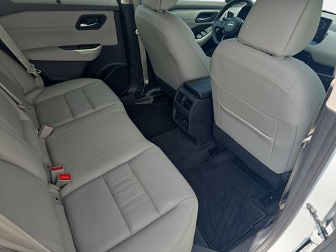 Used 2024 Nissan Rogue SL w/ SL Premium Package FWD image 11