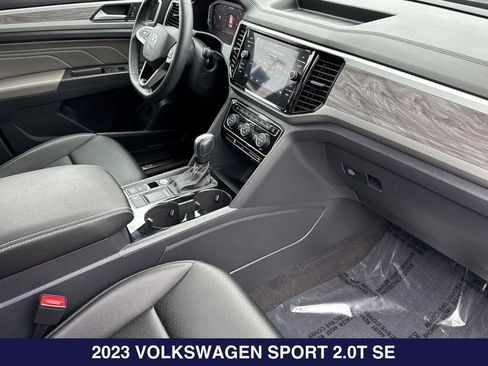 Used 2023 Volkswagen Atlas Cross Sport SE w/ Panoramic Sunroof Package FWD image 17
