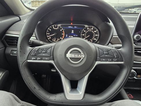 Used 2025 Nissan Altima 2.5 SV FWD image 10