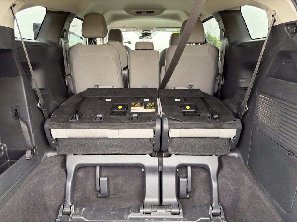 Used 2025 Toyota Sienna LE AWD/4WD image 25