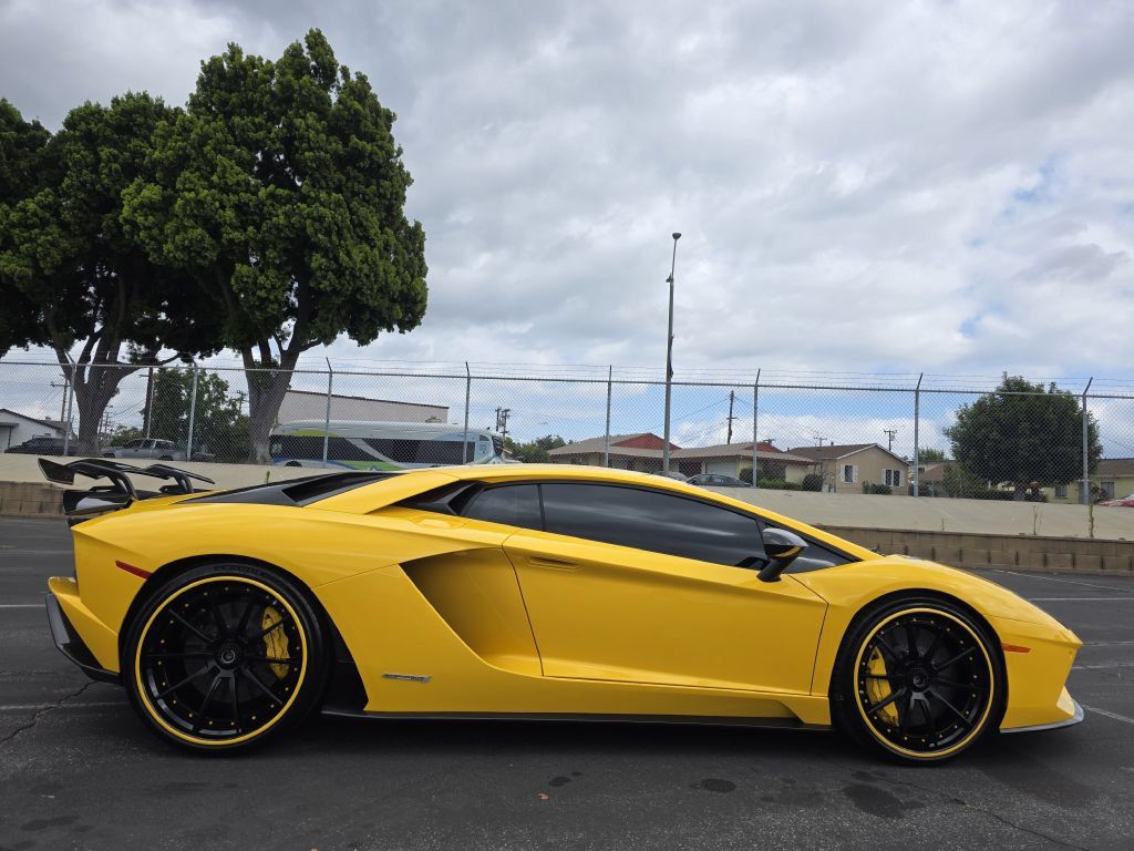 Used 2018 Lamborghini Aventador S AWD/4WD image 7