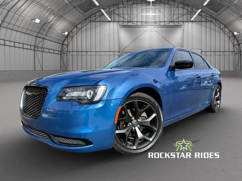 Used 2021 Chrysler 300 Touring w/ Sport Appearance Package RWD image 9