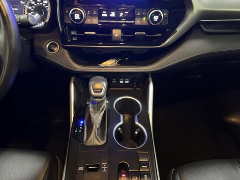 Used 2024 Toyota Highlander XLE image 15