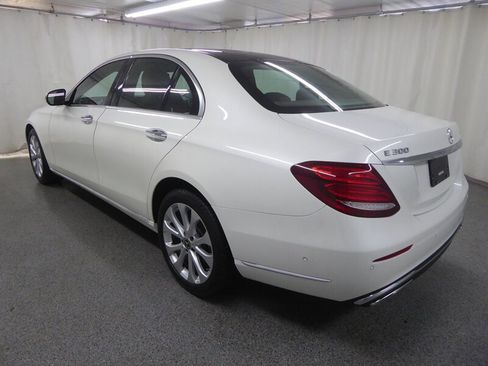 Used 2019 Mercedes-Benz E 300 4MATIC image 5