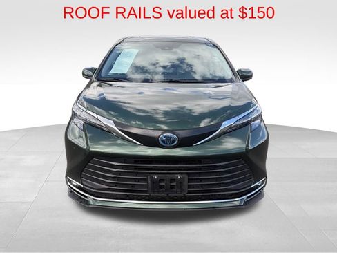 Used 2024 Toyota Sienna XLE image 5