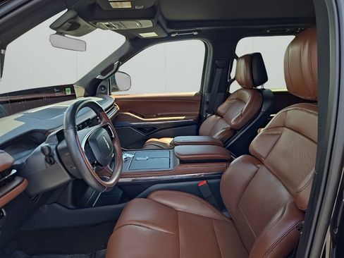Used 2025 Lincoln Navigator Reserve AWD/4WD image 9