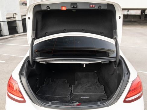 Used 2017 Mercedes-Benz E 300 4MATIC image 46