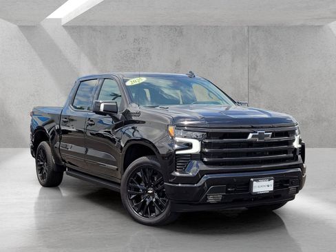 Used 2025 Chevrolet Silverado 1500 High Country w/ Midnight Edition AWD/4WD image 2
