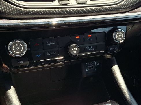 Certified 2023 Jeep Compass Latitude AWD/4WD image 15