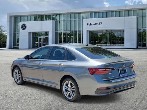 Used 2024 Volkswagen Jetta SE FWD image 4
