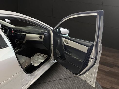 Used 2017 Toyota Corolla LE w/ Carpet Mat Package (TMS) FWD image 17