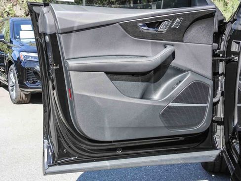 Used 2025 Audi Q8 Premium Plus w/ Premium Plus Package image 22