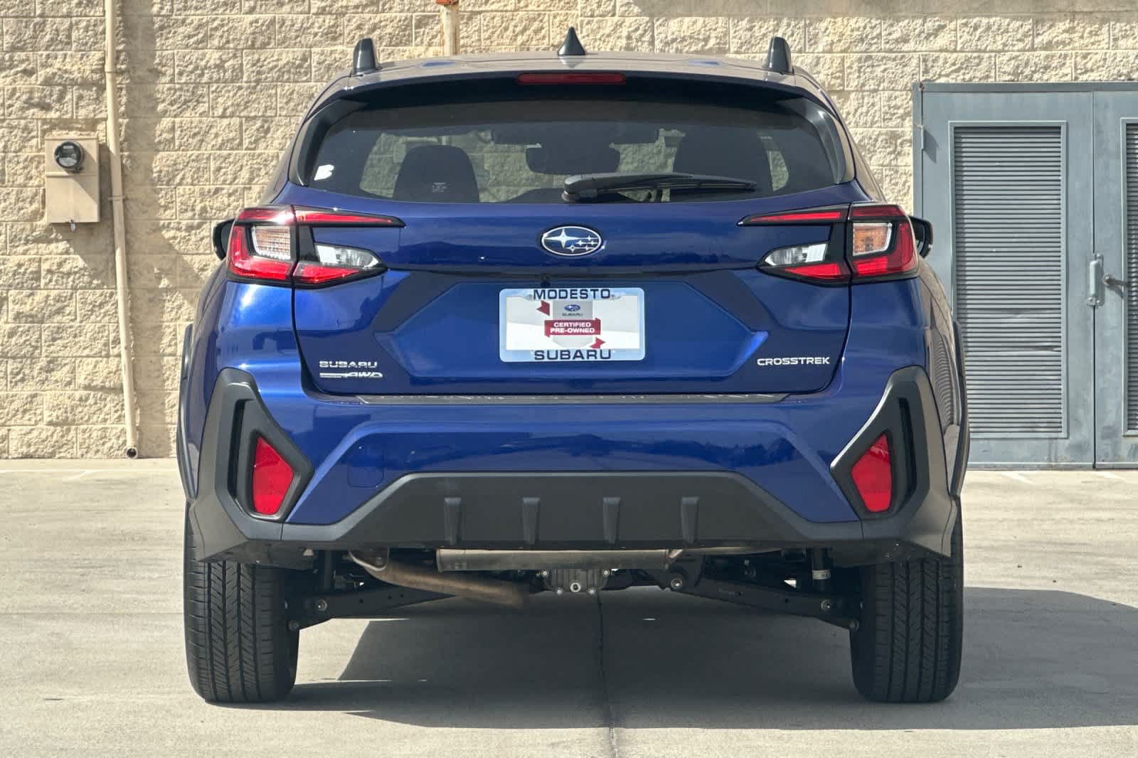 Used 2024 Subaru Crosstrek 2.0i Premium w/ Crosstrek Mirror Package AWD/4WD image 4
