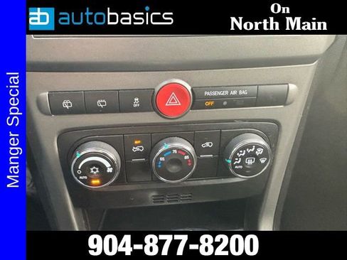 Used 2014 Chevrolet Captiva Sport LT FWD image 32