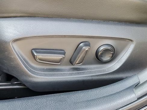 Used 2020 Toyota Camry SE FWD image 10