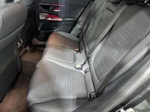 Used 2025 Mercedes-Benz GLC 300 4MATIC image 13
