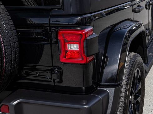 Used 2023 Jeep Wrangler Unlimited Sahara w/ Cold Weather Group image 38