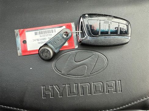 Used 2017 Hyundai Santa Fe SE w/ SE Ultimate Tech Package 03 image 3