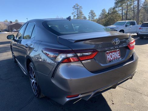 Used 2022 Toyota Camry SE image 9