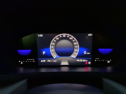 Used 2024 Volkswagen Taos SE w/ Panoramic Sunroof Package image 16