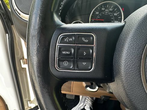 Used 2014 Jeep Wrangler Unlimited Rubicon w/ Connectivity Group AWD/4WD image 13