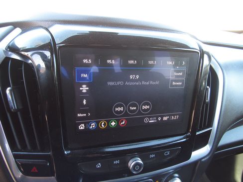 Used 2023 Chevrolet Traverse LT AWD/4WD image 19