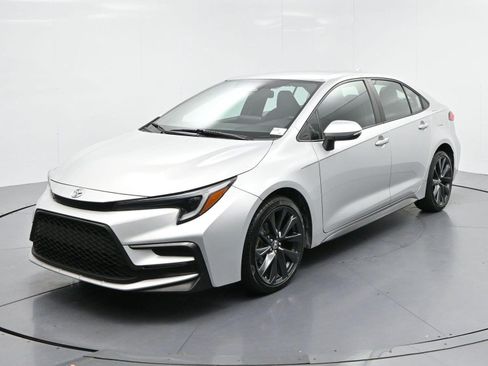 Used 2023 Toyota Corolla SE FWD image 3