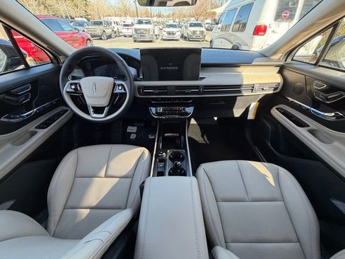 New 2026 Lincoln Corsair Premiere image 9